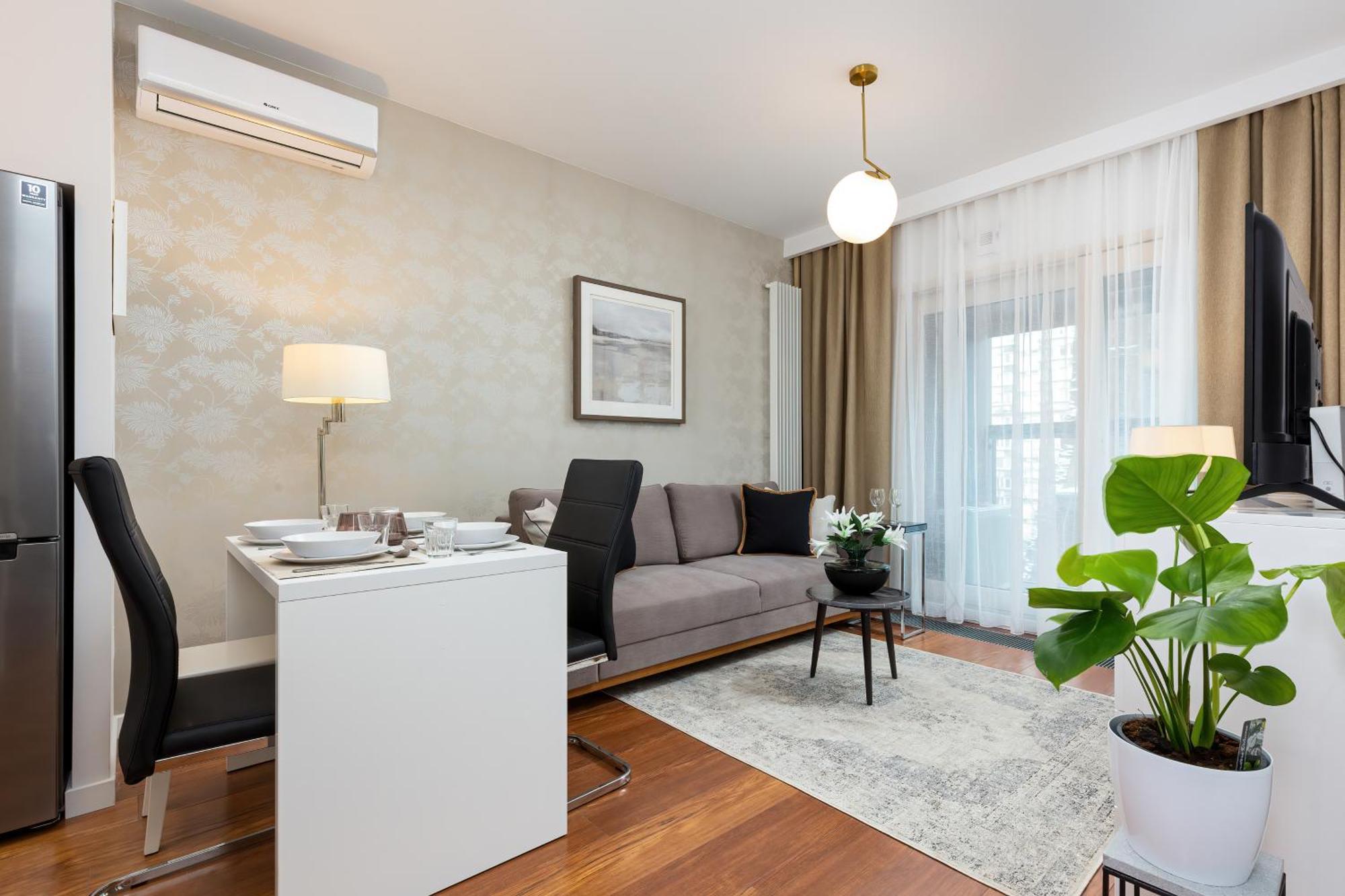 Royal City Center Mennica Residence By Noclegi Renters Varsóvia Exterior foto